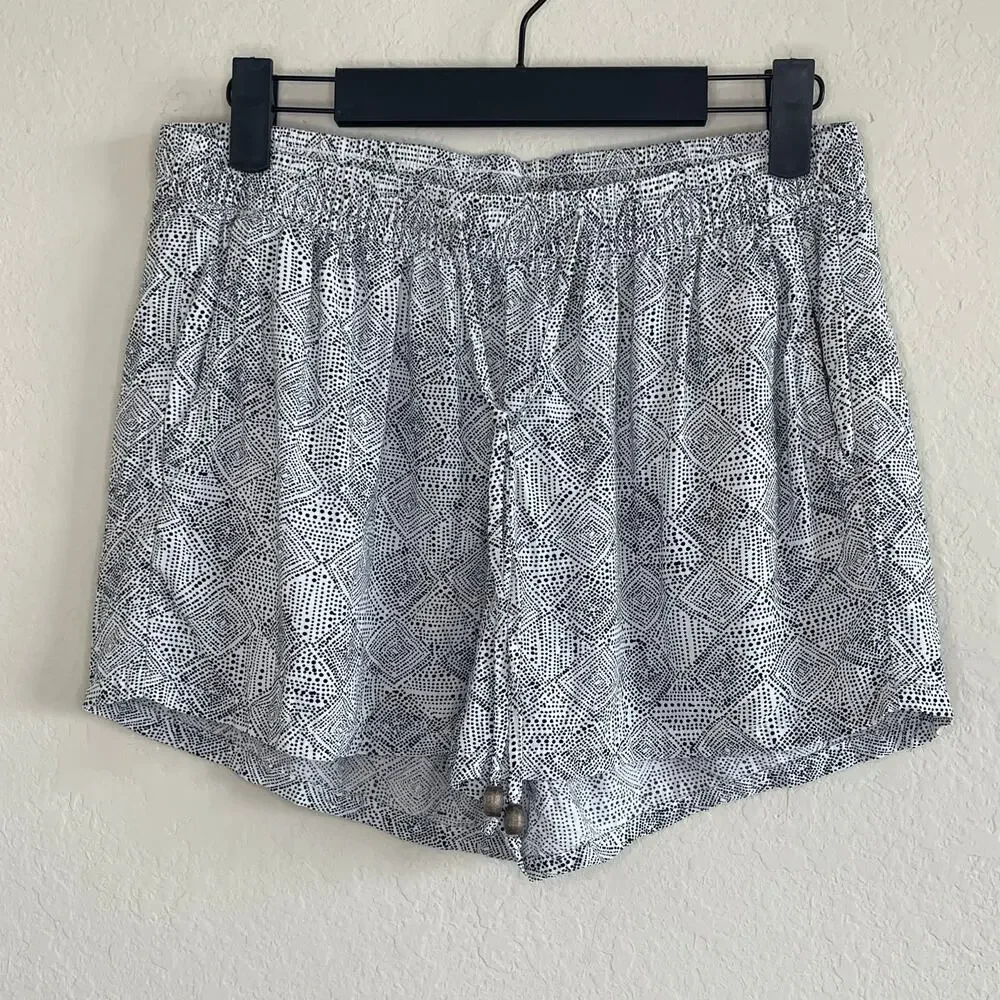 Old Navy Black & White Dotted Pull-on Shorts - Size S